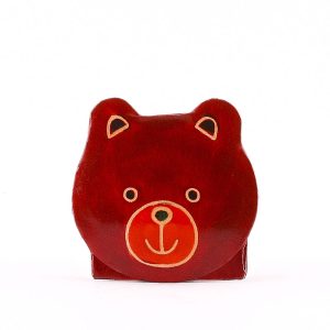 Minőségi, valódi bőr alapanyagból készült macis formával gyerek pénztárca kézzel festett kis méretű modell, kiváló aprópénztartó.