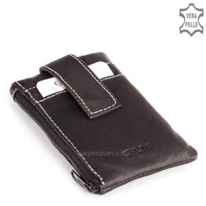 Puha valódi nappa bőrből készült nagyon praktikus használatot biztosító multifunkciós, fekete színű bőr kulcstartó. Akár ajándékba is!