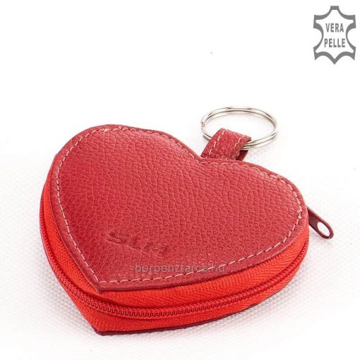 Puha, valódi nappa bőrből készült szív alakú minőségi bőr kulcstartó SLM márkajelzéssel, kívül egy darab kulcskarikával.