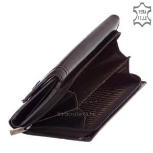 Valódi minőségi bőrből készült exkluzív bőr női pénztárca, fedelén benyomott elegáns csíkdíszítéssel és igényes fém logóval.