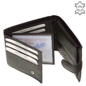 Minőségi nappa bőrből készült klasszikus fekete férfi bőr pénztárca, melynek fedele az S.BELMONTE márkajelzéssel lett ellátva.