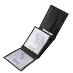 Minőségi kivitelben készült klasszikus hatású LA SCALA férfi bőr pénztárca, természetes valódi bőrből gyártva. Külső átkapcsoló pánt nélkül.