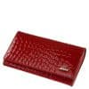 Prémium minőségű, dekoratív lakkozott bőrből készült piros női divat pénztárca, melynek mintázatát a krokodil bőr ihlette. Díszdobozban!
