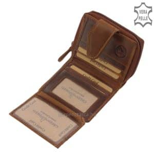 Sajátos megjelenésű, kissé koptatott jellegű, barna színű valódi bőrből készült minőségi női bőr pénztárca. Divatos megjelenésű női modell.