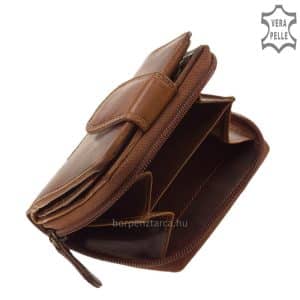 Kedves megjelenésű, sportosan kis méretű, valódi bőr női pénztárca, natúr barna színben GreenDeed márkajelzéssel. Díszdobozban!