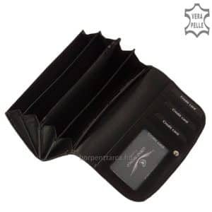 Rendkívül finom tapintású valódi marha nappa bőr, nagy méretű minőségi női pénztárca igényes kidolgozással. Fedelének díszvarrása tetszetős.