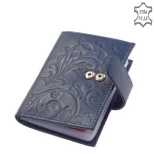 Akár a bőr pénztárca modellek, a kártyatartóhoz is puha nappa bőrt használtunk, mely női kártyatartó divatos színekben kapható.