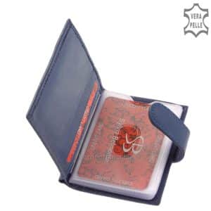 Akár a bőr pénztárca modellek, a kártyatartóhoz is puha nappa bőrt használtunk, mely női kártyatartó divatos színekben kapható.