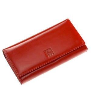 Kifejezetten női kezekhez tervezett elegáns női igazi bőr divat pénztárca, fedelén, mely klasszikus patenttal záródik, Nicole márkajelzéssel.