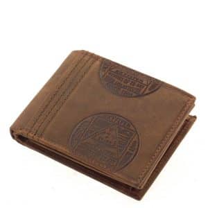 Természetes karakterű, valódi bőrből készült, igazán praktikus, sportos, barna színű egyedi bőr pénztárca férfi vásárlóink számára.