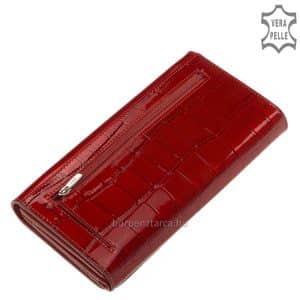 Fényes lakkozott bőrből készült nagy méretű női divat bőr pénztárca, piros felületén krokodil mintázattal többféle változatban.