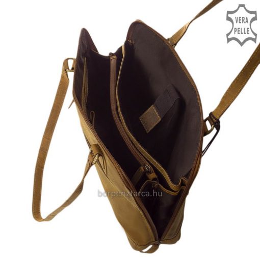 Sportos küllemű, klasszikus felépítésű nagy méretű, márkás női bőr táska, mely rusztikus, natúr hatású valódi bőrből készült barna színben.