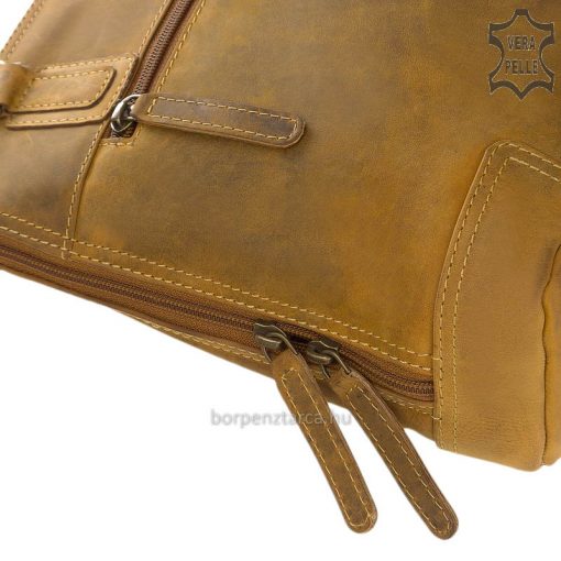 Divatos küllemű, klasszikus felépítésű nagy méretű női bőr táska, mely rusztikus, natúr hatású valódi minőségi bőrből készült barna színben.