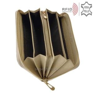 Exkluzív, minőségi, nagy méretű lakk bőr női pénztárca modell, mely divatos körben cipzáras változatban készült. Díszdobozban!