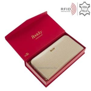 Exkluzív, minőségi, nagy méretű lakk bőr női pénztárca modell, mely divatos körben cipzáras változatban készült. Díszdobozban!