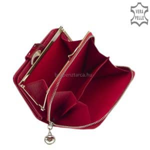 Közepes, praktikus méretű divatos női pénztárca különleges hatású, igazán dekoratív piros lakkbőrből, melyet levél mintás külsővel terveztek.