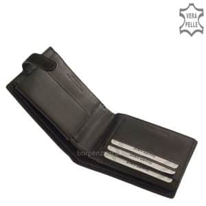 Kellemes tapintású valódi bőrből készült minőségi férfi pénztárca, melyet divatos patentos átkapcsoló pánttal tudunk biztonságosan lezárni.