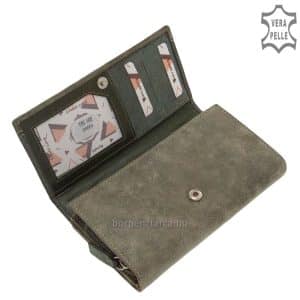 Nagyméretű, Giultieri felirattal ellátott dekoratív és rendkívül egyedi megjelenésű női bőr pénztárca, mely többféle bőrből lett kikészítve.