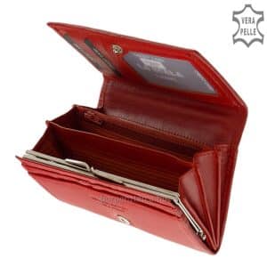 Magas minőségű nappa bőr felhasználásával gyártott elegáns női pénztárca, fedelét dekoratív dupla soros klasszikus dísztűzés díszíti.