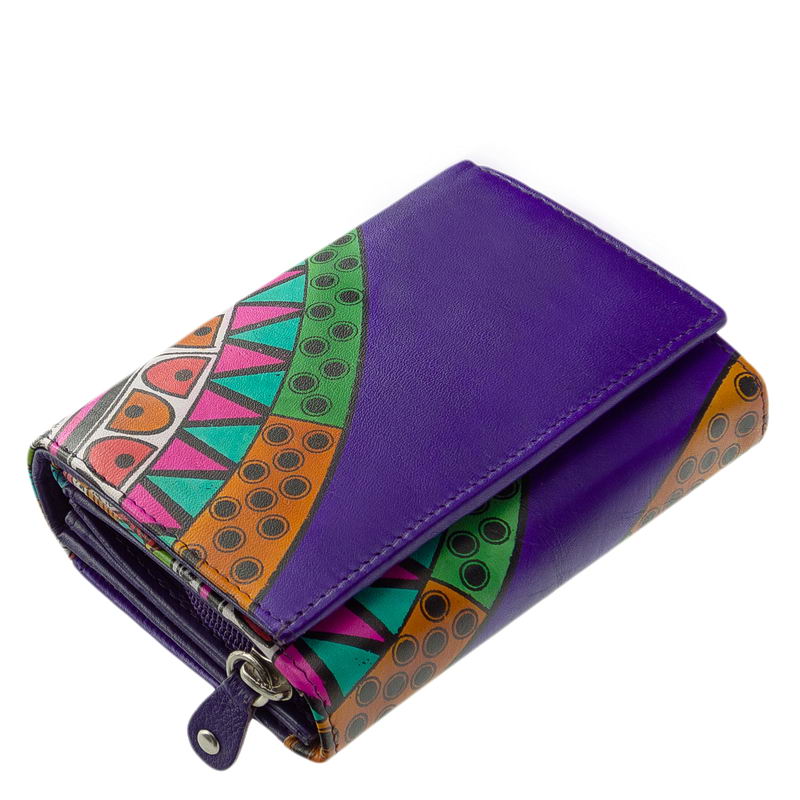 kezzel-festett-noi-penztarca-Giultieri-SZI068-lila-02 Jól kihasználható, közepes méretű női valódi bőr pénztárca modell, mely egyedi mintás külsővel és rengeteg hasznos funkcióval készült.