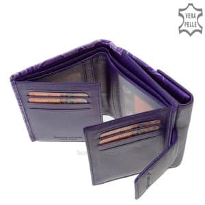 Puha és valódi nappa bőr felhasználásával készített egyedi női pénztárca, gyönyörű színekben, melynek fedelét elegáns mintás grafika díszíti.