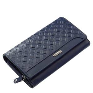 Giultieri termékcsaládunk egyik legújabb és rendkívül népszerű terméke ez az egyedi mintás, brifkó jellegű, elegáns női bőr pénztárca.