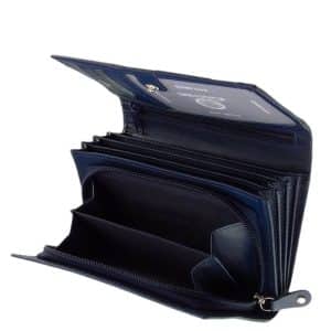 Elegáns megjelenésű és rendkívül népszerű, ez az egyedi mintás, brifkó jellegű, Giultieri termékcsaládunkhoz tartozó női bőr pénztárca.