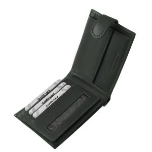 Természetes hatású elegáns valódi bőr férfi pénztárca, mely díszdobozban érkezik, így azonnal ajándékba is adható modell.