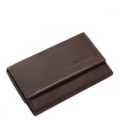 LA SCALA márkajelzésű, valódi bőr felhasználásával készített kisméretű női pénztárca, melyet barna színben és RFID -s kialakításban kínálunk.