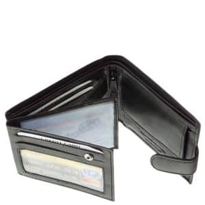 Chioco márkájú valódi bőr felhasználásával készült, klasszikus fazonú férfi pénztárca fekete színben, amelynek külseje szolidan elegáns.