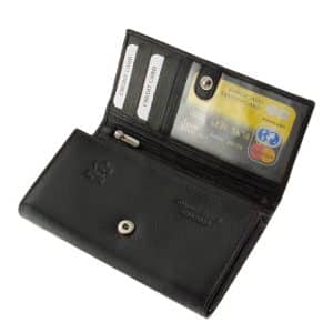 Chioco márkás valódi bőr felhasználásával gyártott nagy méretű és egyben divatos női pénztárca. A pénztárca fekete és piros színben kapható.