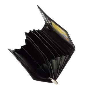 Chioco márkás valódi bőr felhasználásával gyártott nagy méretű és egyben divatos női pénztárca. A pénztárca fekete és piros színben kapható.