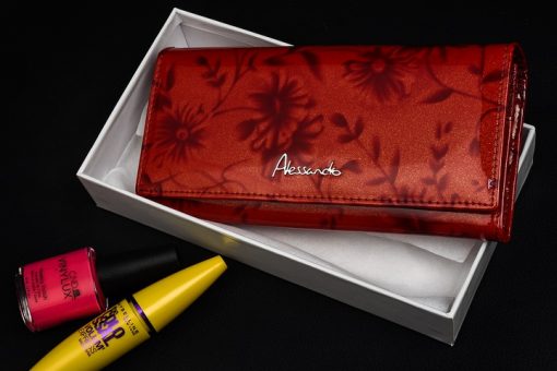 Nagy méretű ALESSANDRO PAOLI lakk bőr női pénztárca, mely elegáns piros színben és díszdobozos kivitelben érhető el áruházunkban.