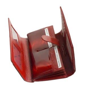 Nagy méretű PATRIZIA lakk bőr női pénztárca, mely elegáns piros színben és díszdobozos kivitelben érhető el áruházunkban.