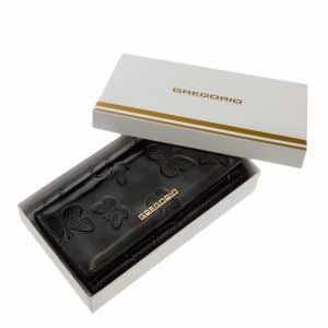 Nagy méretű GREGORIO lakk bőr női pénztárca, mely elegáns fekete színben és díszdobozos kivitelben érhető el áruházunkban.