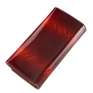 Nagy méretű PATRIZIA lakk bőr női pénztárca, mely elegáns piros színben és díszdobozos kivitelben érhető el áruházunkban.