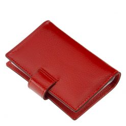 Minőségi fényes lakk bőr felhasználásával készült bordó piros női kártyatartó, melynek fedelén igényes, fém NICOLE márkajelzés látható.