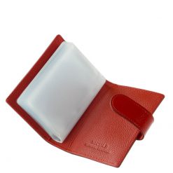 Minőségi fényes lakk bőr felhasználásával készült bordó piros női kártyatartó, melynek fedelén igényes, fém NICOLE márkajelzés látható.