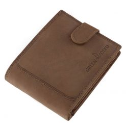 Valódi bőr felhasználásával gyártott, egyedi kidolgozású GreenDeed sportos bőr pénztárca férfi vásárlóinknak mely átkapcsoló pánttal zárható.