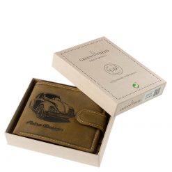 Minőségi barna színű bőr felhasználásával gyártott férfi pénztárca a GreenDeed márkától, melynek fedelén egy retro autós grafika látható.