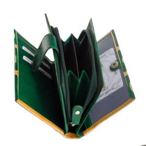 Minőségi bőr felhasználásával készült kézzel festett, mintás felületű női pénztárca, melynek valódi bőr külsejére dekoratív minta került.