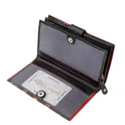 Igazi bőrből készült kézzel festett mintás, minőségi, nagy méretű női pénztárca, melynek valódi bőr külsején dekoratív minta látható.