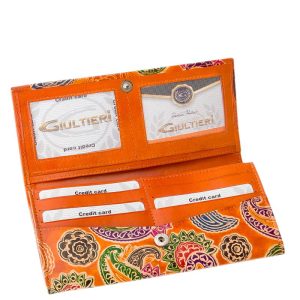 Igazi marha bőrből készült kézzel festett mintával ez a minőségi női pénztárca, melynek valódi bőr külsejére dekoratív mintás nyomat került.