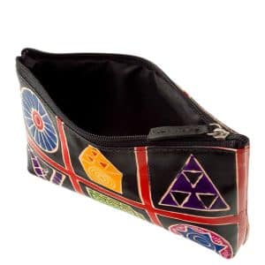 Igazi marha bőrből készült dekoratív és egyedi mintás, minőségi női neszeszer, mely kis méretű, praktikus valódi bőr modellünk.