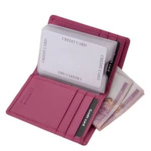 Álló kivitelű, puha nappa bőrből készült bőr kártyatartó LA SCALA márkás praktikus méretű termékünk. Nézze meg kínálatunkat!