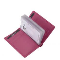 Álló kivitelű, puha nappa bőrből készült bőr kártyatartó LA SCALA márkás praktikus méretű termékünk. Nézze meg kínálatunkat!