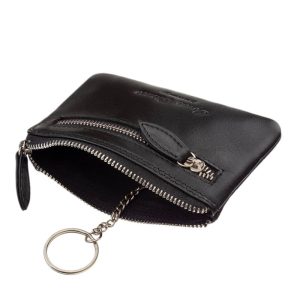 Rendkívül elegáns fekete színű praktikus kiegészítőnk ez a minőségi valódi bőr kulcstartó, mely stílusos díszdobozban kapható.