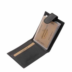 Tágas, nagy méretű, fekvő elrendezésű valódi bőr kártyatartó a GreenDeed márkacsaládtól elegáns külsővel, minőségi díszdobozos kivitelben.