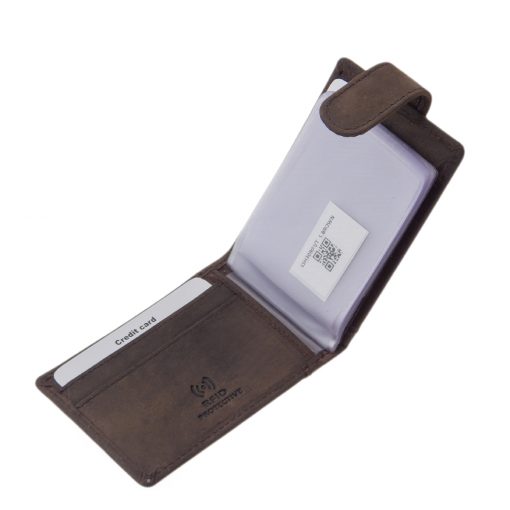 RFID védelemmel rendelkező minőségi kártyatartó modell, mely valódi bőr anyagból készült, praktikus kialakítással, díszdobozban kapható.