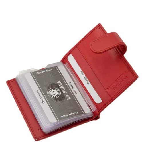 Díszdobozba csomagolt, kis méretű, álló kivitelben készült, kellemes, puha tapintású bőr női kártyatartó RFID védelemmel ellátva.